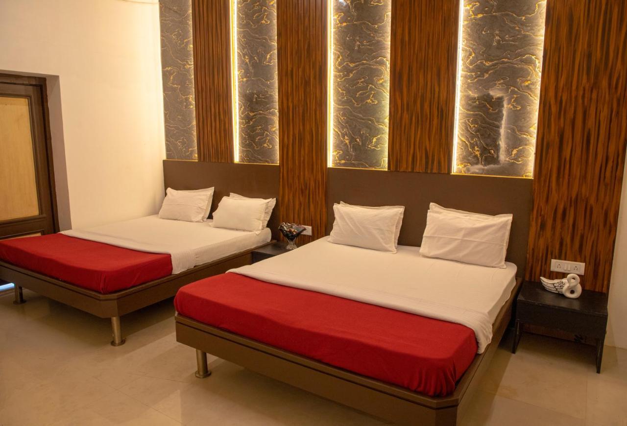 Empire Royale Hotel Мумбай Екстериор снимка