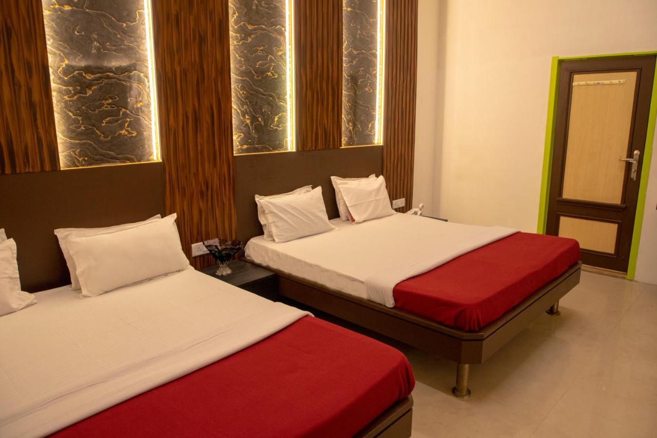 Empire Royale Hotel Мумбай Екстериор снимка